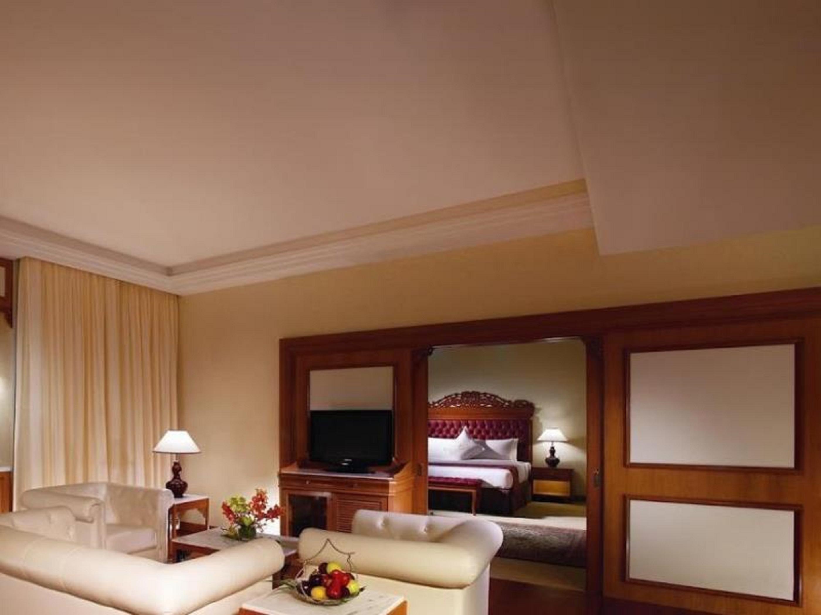 Royale Chulan Kuala Lumpur Hotel Kültér fotó A suite at the hotel