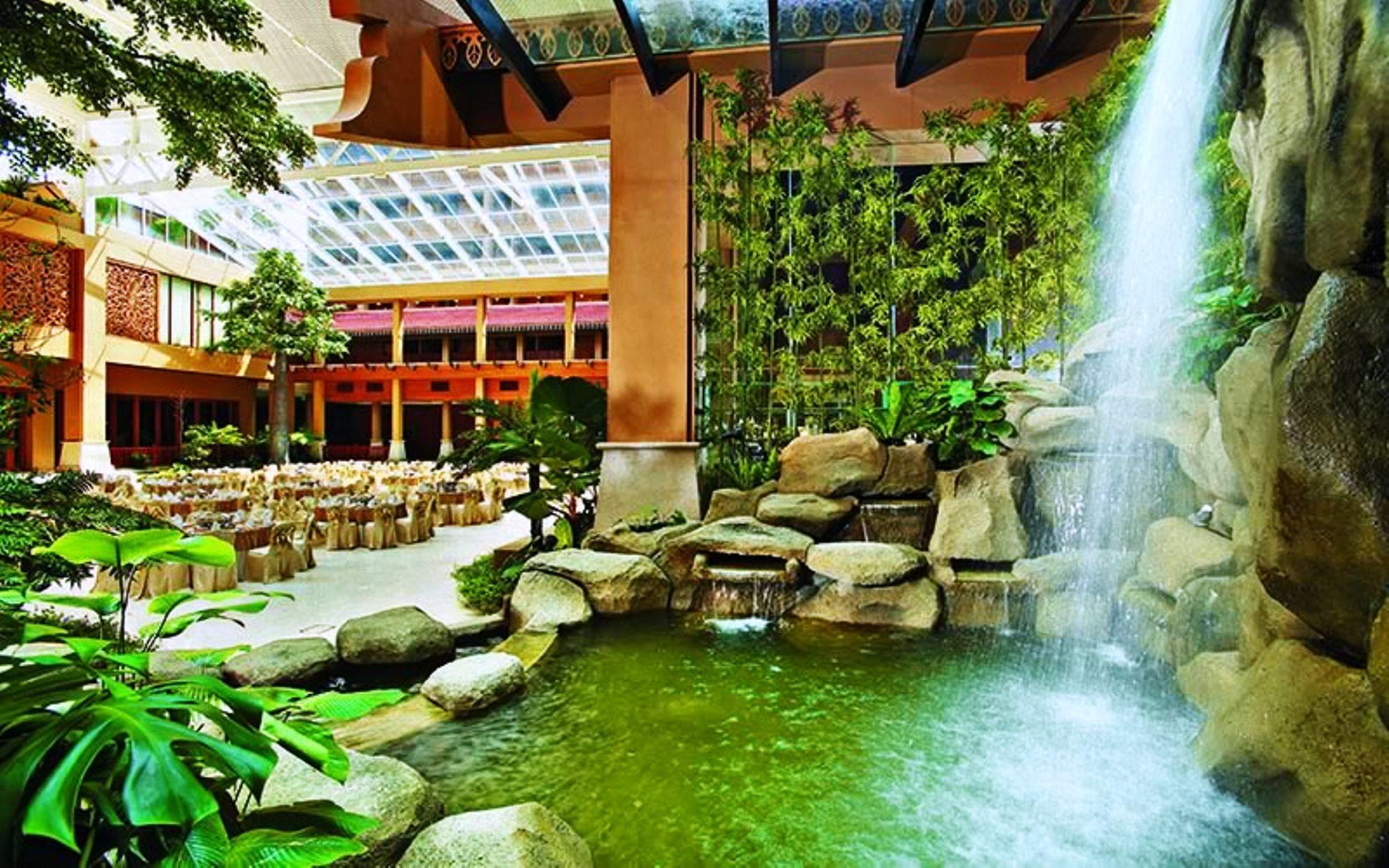 Royale Chulan Kuala Lumpur Hotel Kültér fotó The Falls