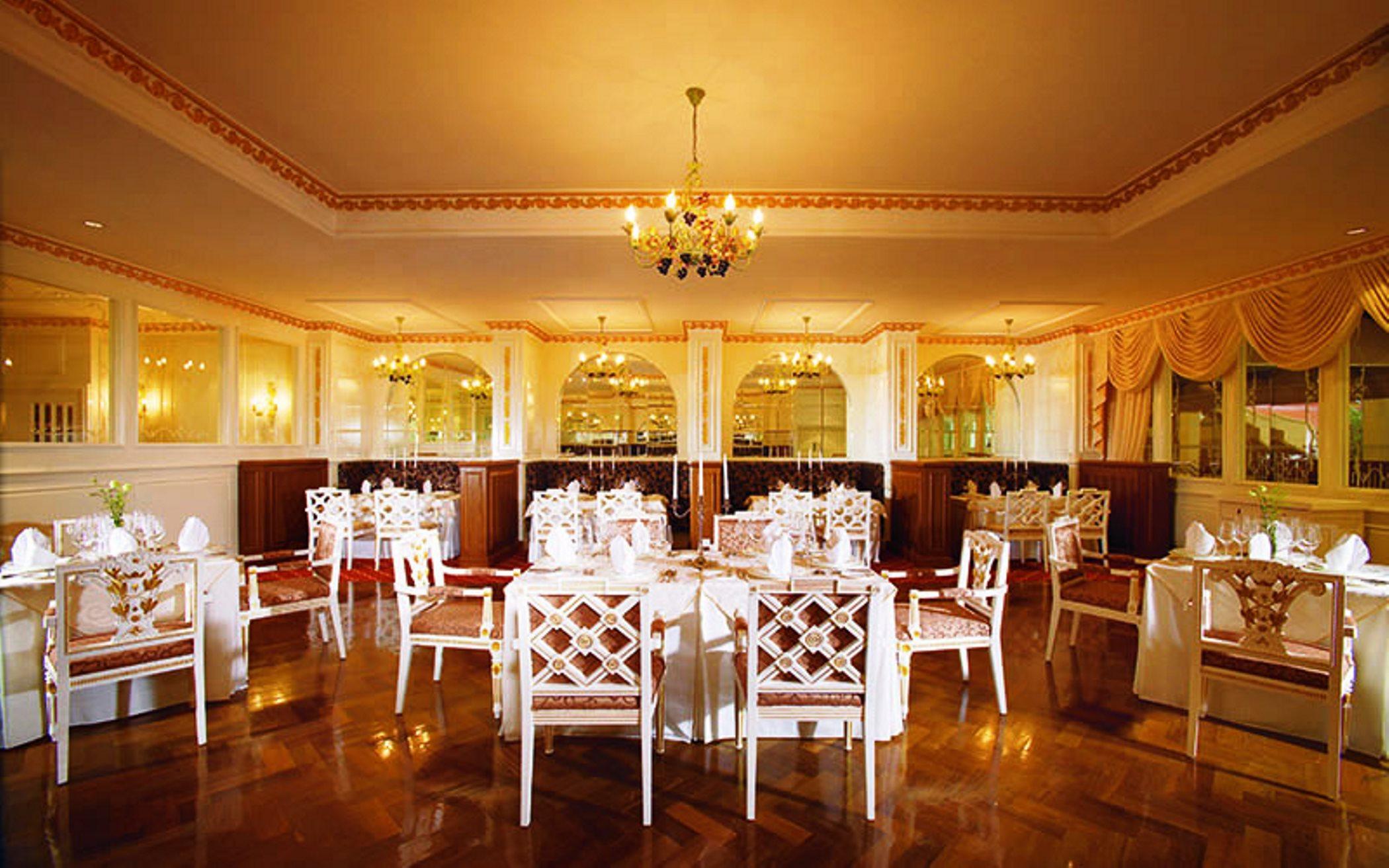 Royale Chulan Kuala Lumpur Hotel Kültér fotó The restaurant