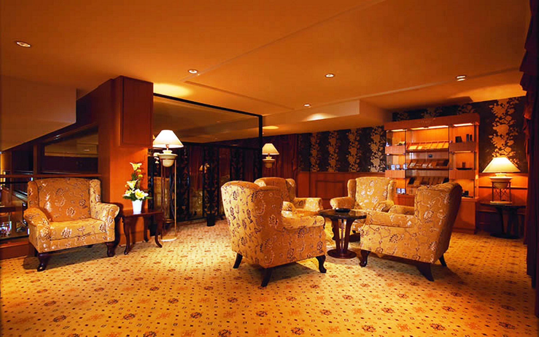 Royale Chulan Kuala Lumpur Hotel Kültér fotó The lounge at the airport