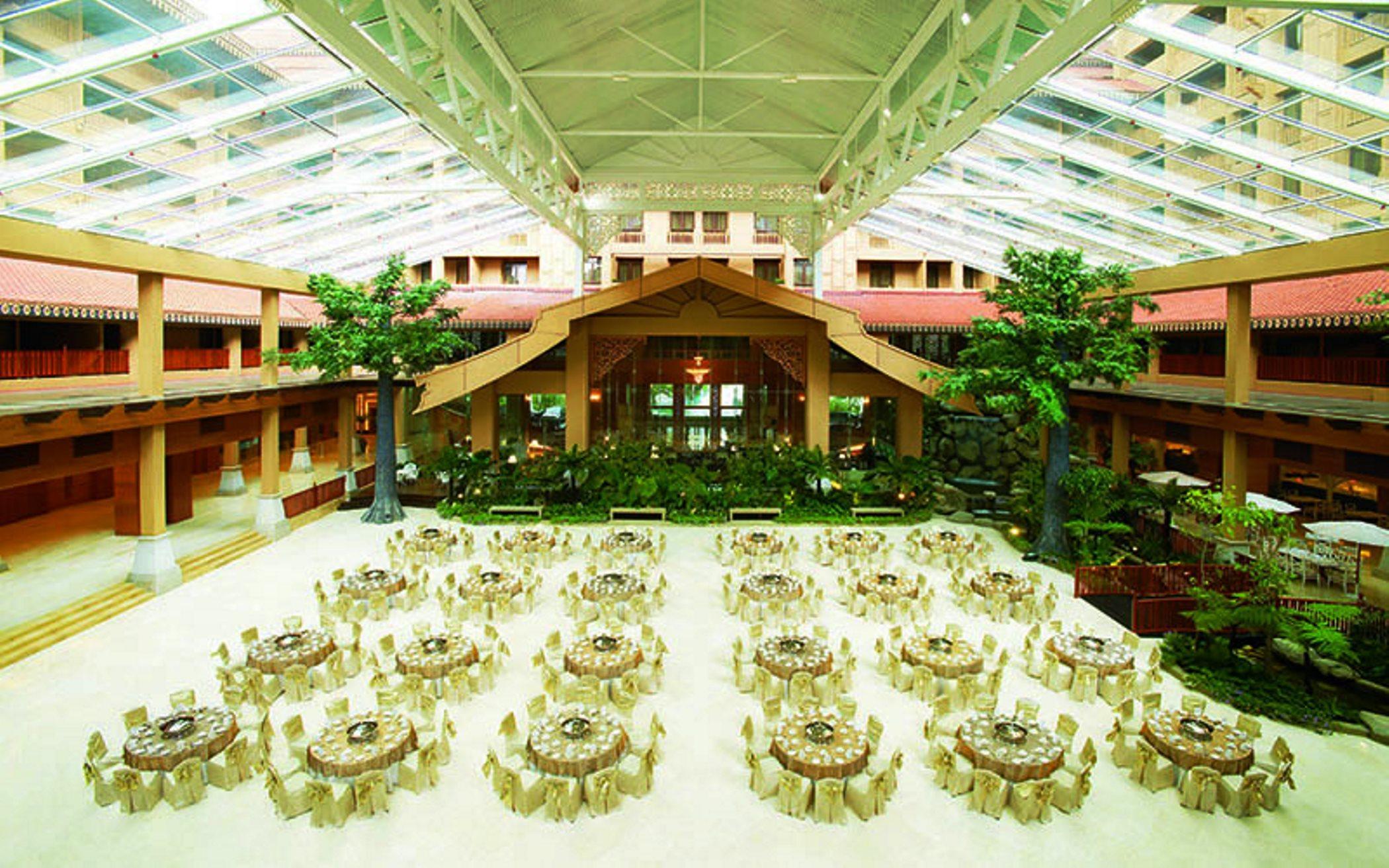 Royale Chulan Kuala Lumpur Hotel Kültér fotó The interior of the hotel