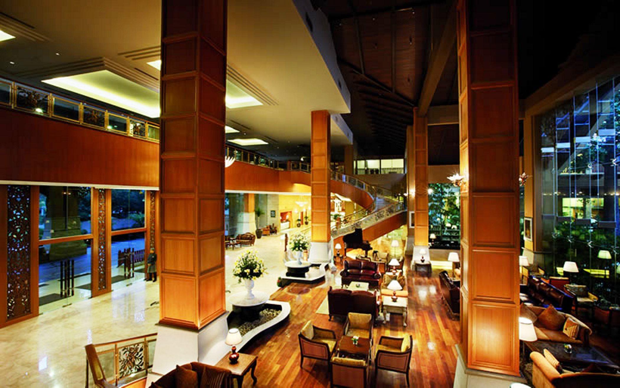 Royale Chulan Kuala Lumpur Hotel Kültér fotó The lobby of the hotel