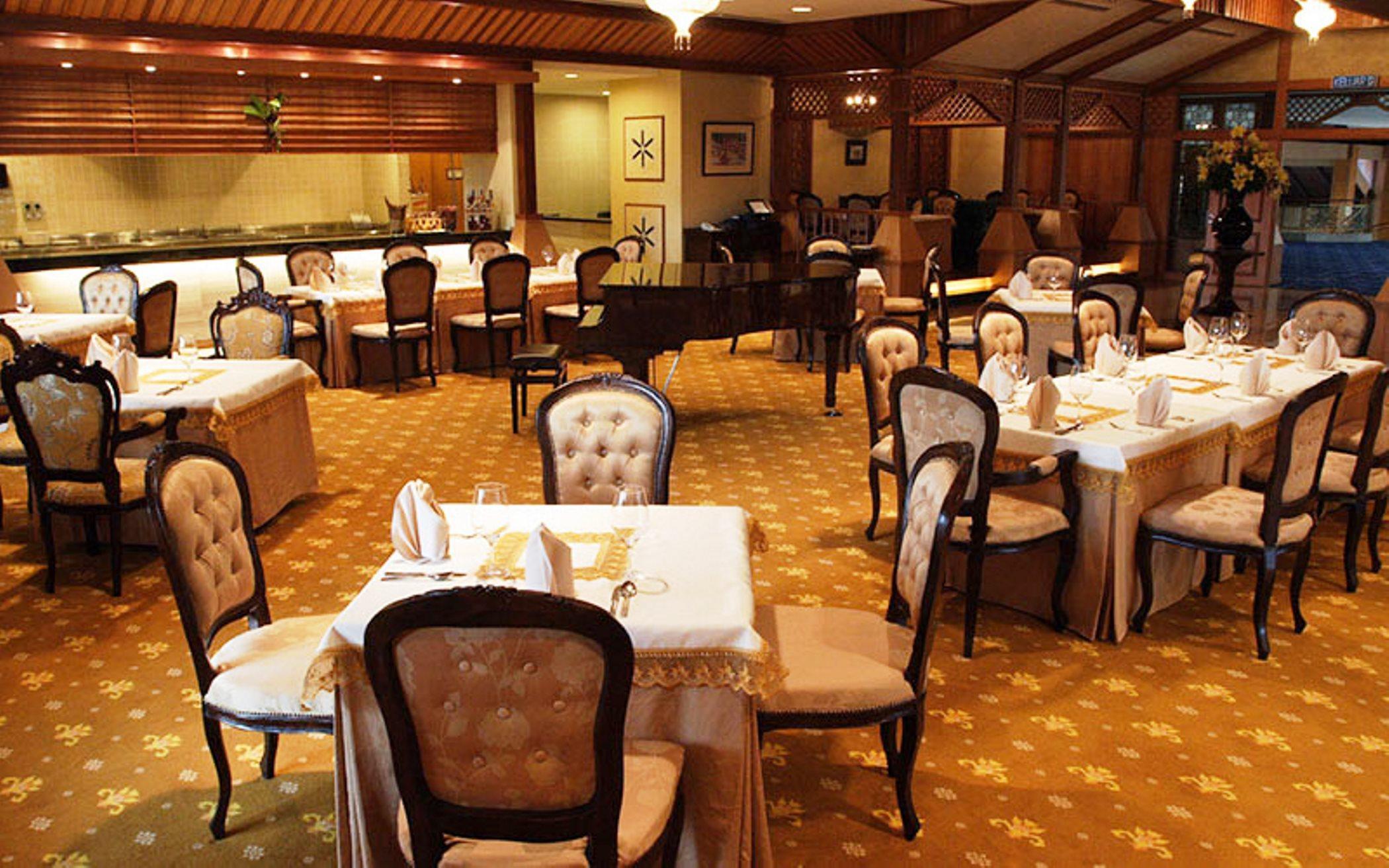 Royale Chulan Kuala Lumpur Hotel Kültér fotó The restaurant