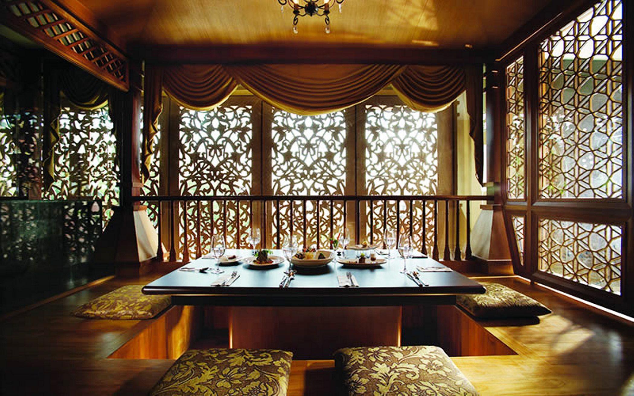 Royale Chulan Kuala Lumpur Hotel Kültér fotó A restaurant in the Emirates Palace