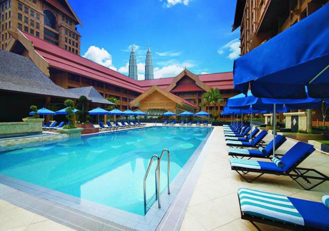 Royale Chulan Kuala Lumpur Hotel Kültér fotó The swimming pool at Shangri-La Kuala Lumpur