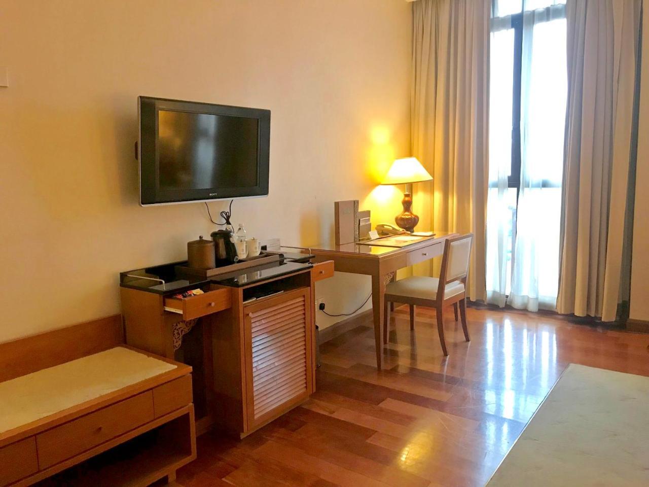 Royale Chulan Kuala Lumpur Hotel Kültér fotó A room at the hotel