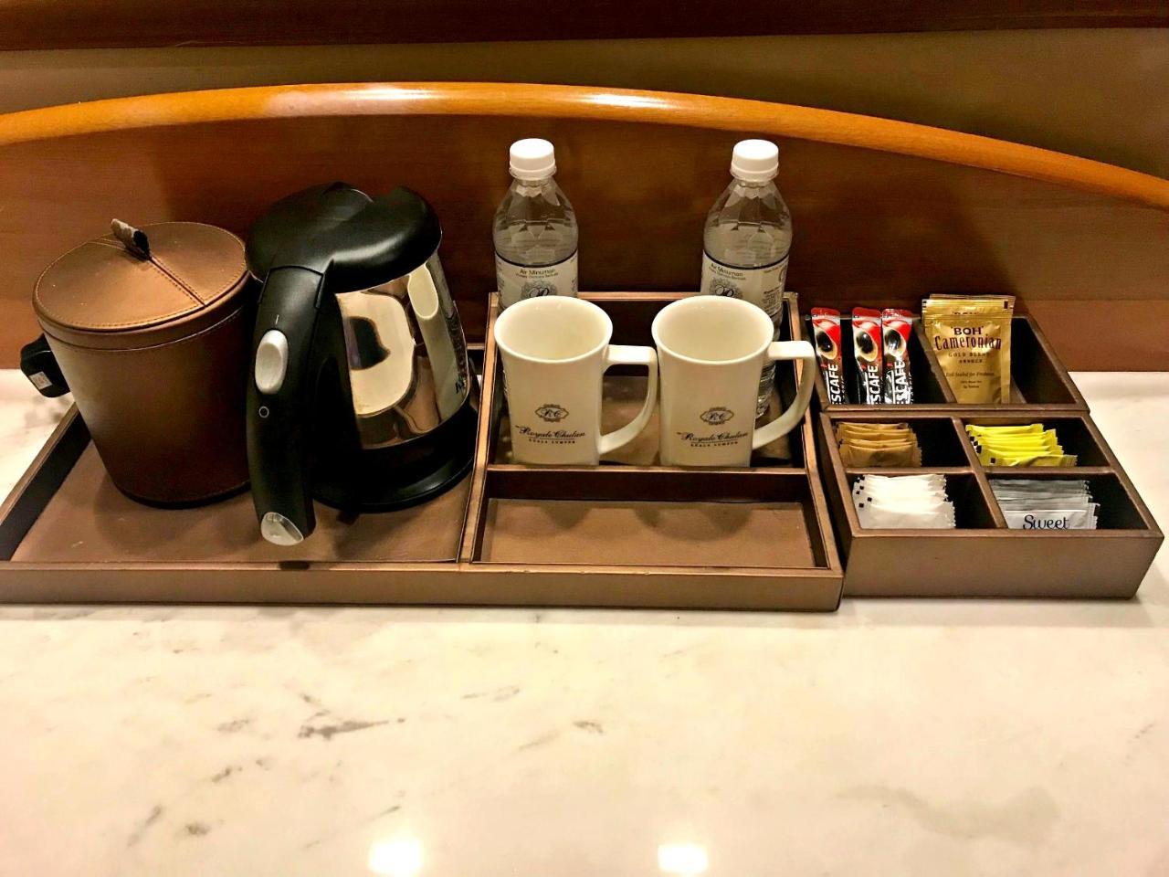 Royale Chulan Kuala Lumpur Hotel Kültér fotó A tea and coffee tray in a hotel room
