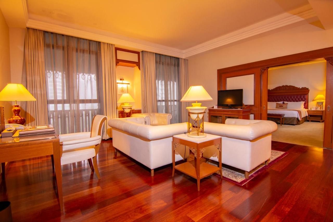 Royale Chulan Kuala Lumpur Hotel Kültér fotó Suite at the hotel