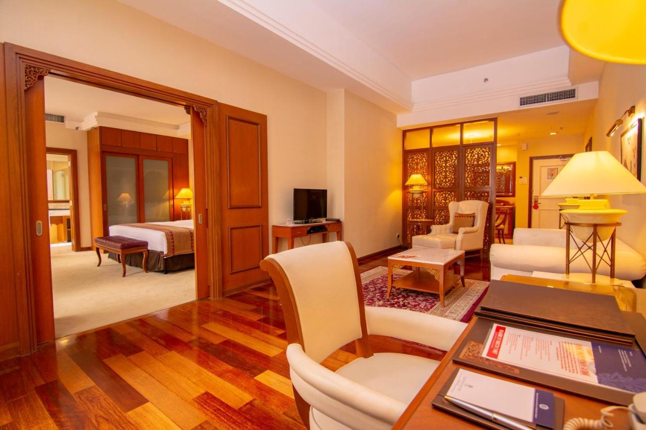 Royale Chulan Kuala Lumpur Hotel Kültér fotó Suite at the Taj Bengal