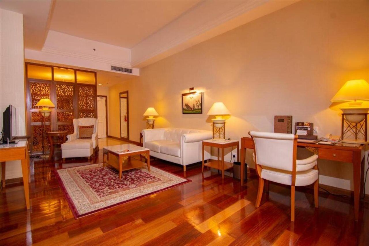 Royale Chulan Kuala Lumpur Hotel Kültér fotó A suite at the Taj Bengal